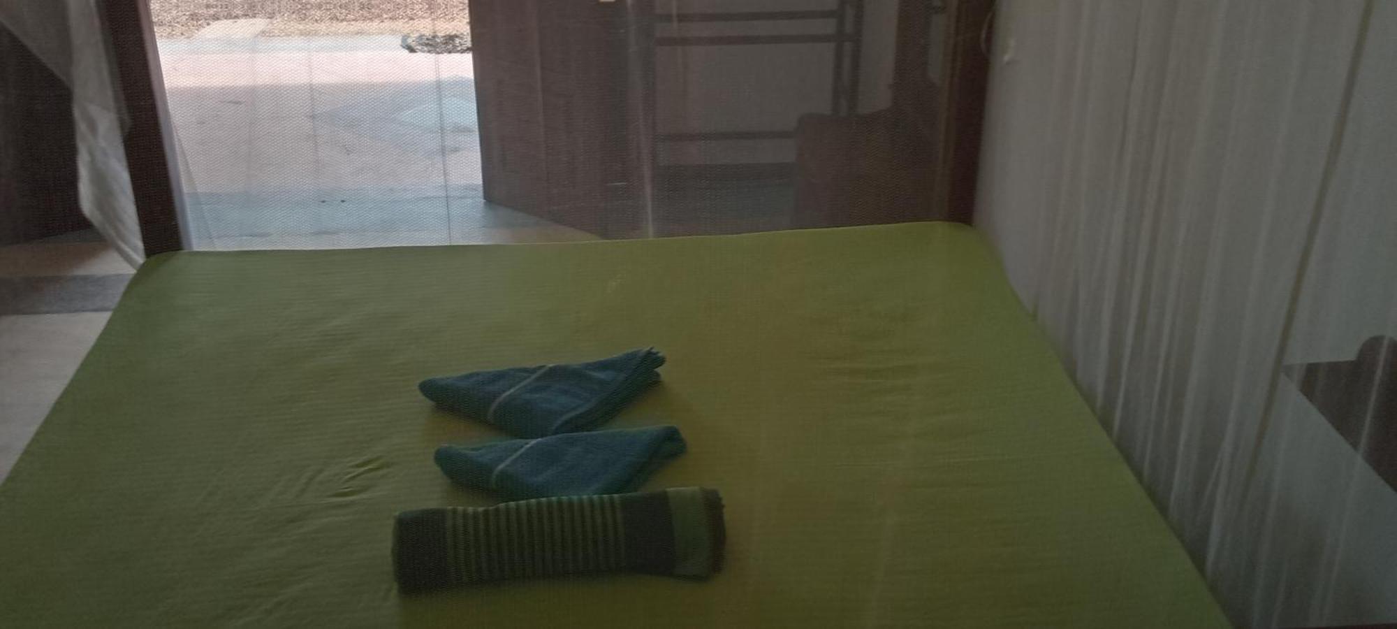 Paddy Field Villa Midigama East Room photo